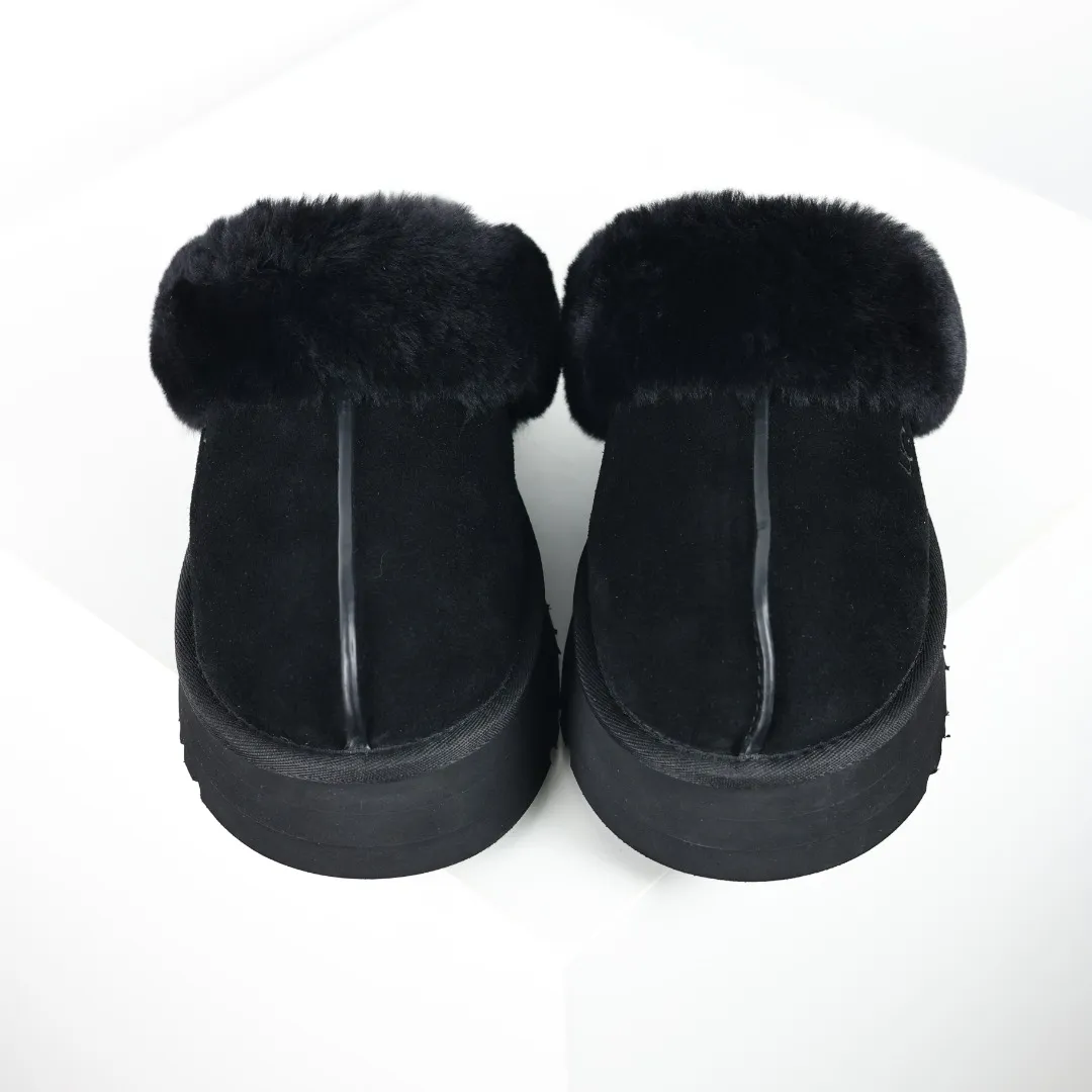 Pick up locally 💰520 Core recommendation with good price In recent years, uug has launched a series of styles, which are partially geared towards the preferences of young consumers and have also moved to the forefront of fashion trends. Shoe body material: water-repellent coated suede upper, 17mm UGGPURE™ implanted wool insole, lightweight non-slip and comfortable rubber outsole, with brand LOGO and trademark, with full packaging Size: 35 36 37 38 39 40